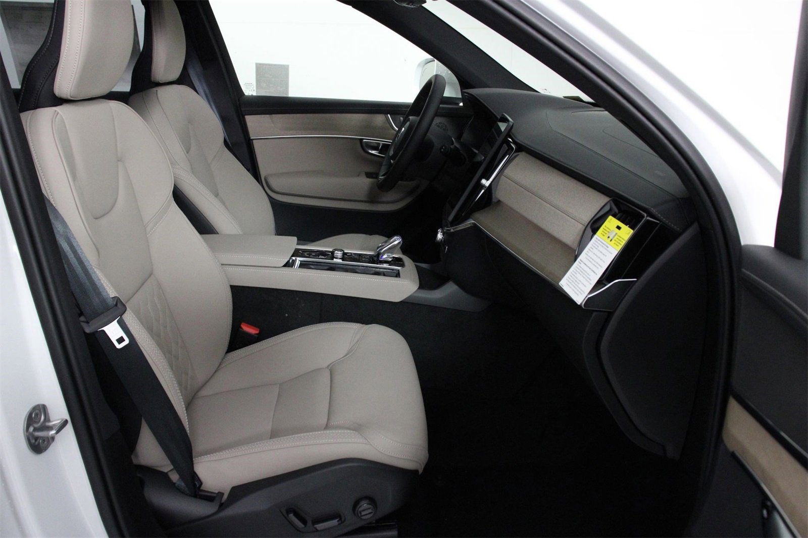 New 2026 Volvo XC90 T8 Plus image 10
