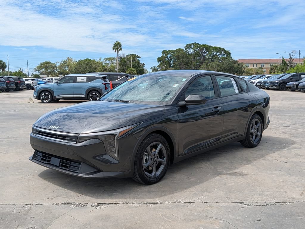 Certified 2025 Kia K4 FWD image 3