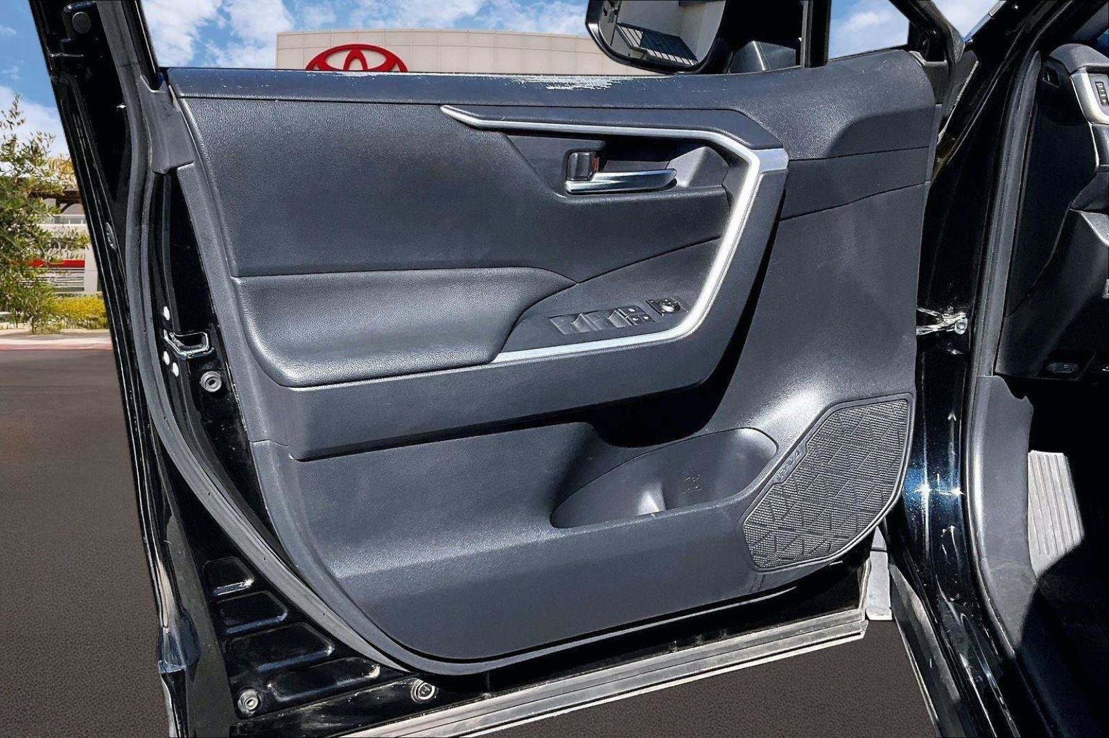 Used 2024 Toyota RAV4 XLE Premium FWD image 21