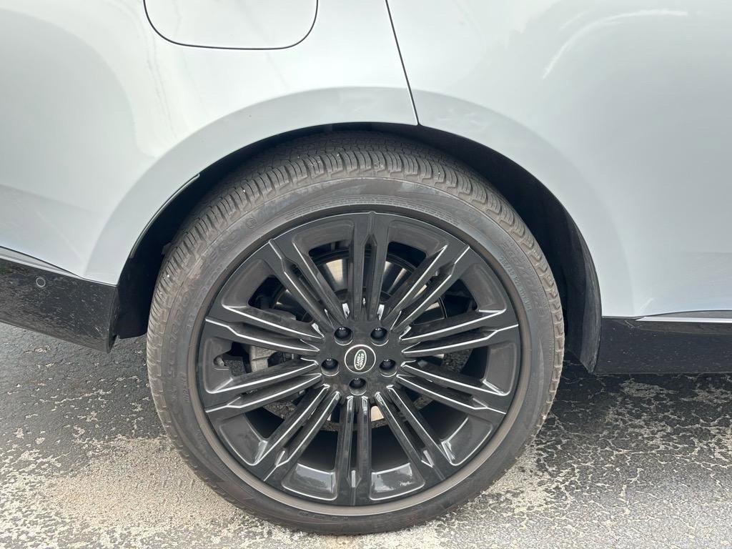 Used 2024 Land Rover Range Rover SE image 4