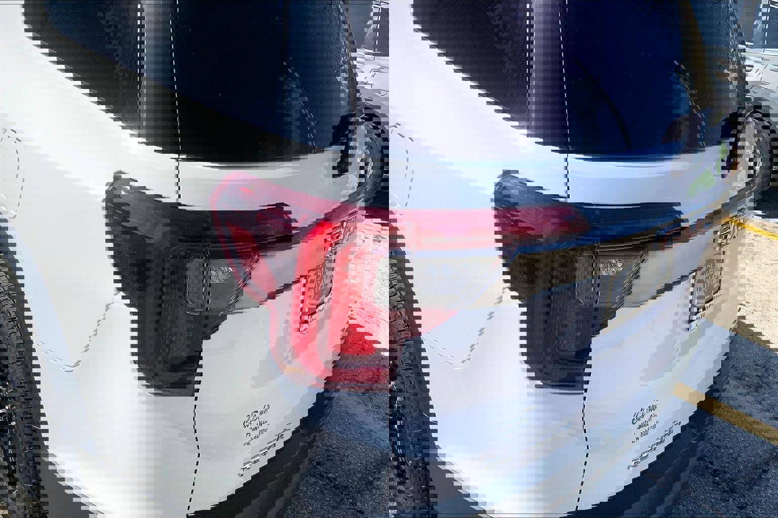 Used 2023 GMC Acadia AT4 image 28