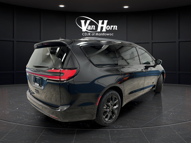 Used 2023 Chrysler Pacifica Touring-L w/ S Appearance Package AWD/4WD image 7