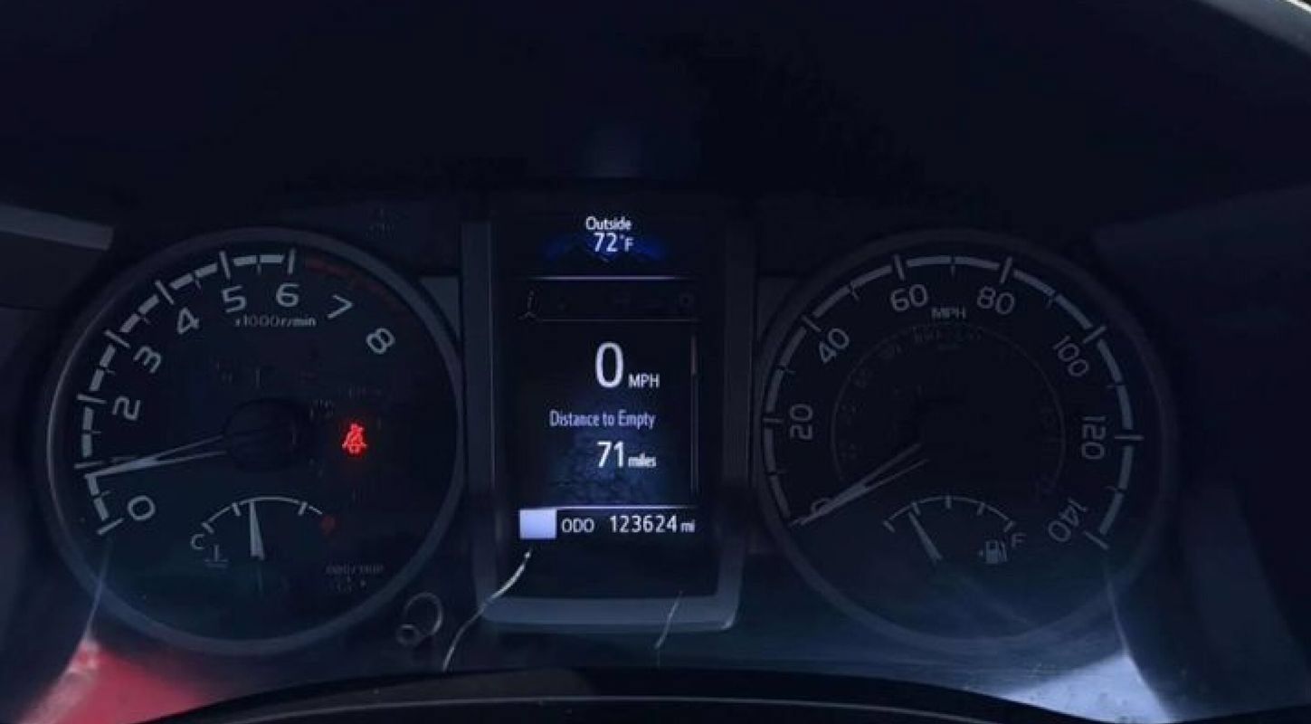 Used 2017 Toyota Tacoma TRD Sport AWD/4WD image 12