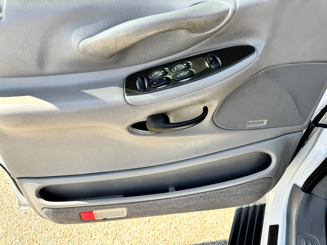 Used 2002 Ford Expedition XLT image 13