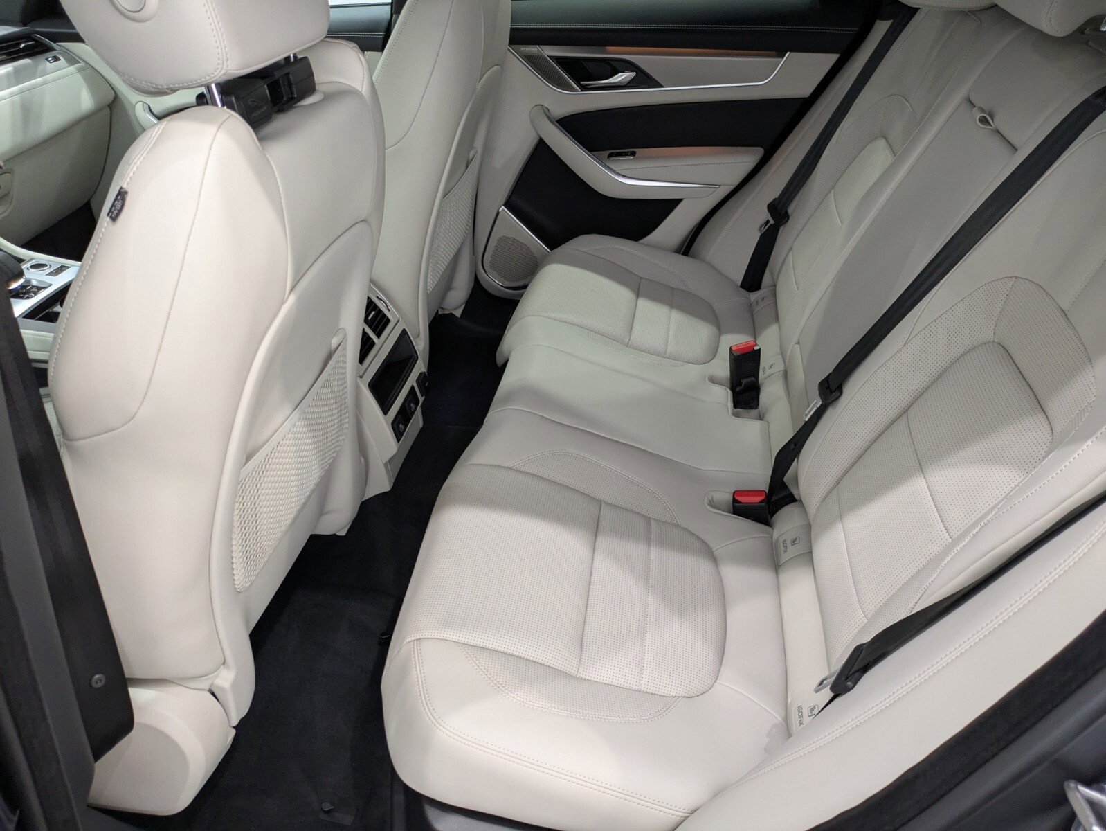 New 2026 Jaguar F-PACE R-Dynamic S image 11