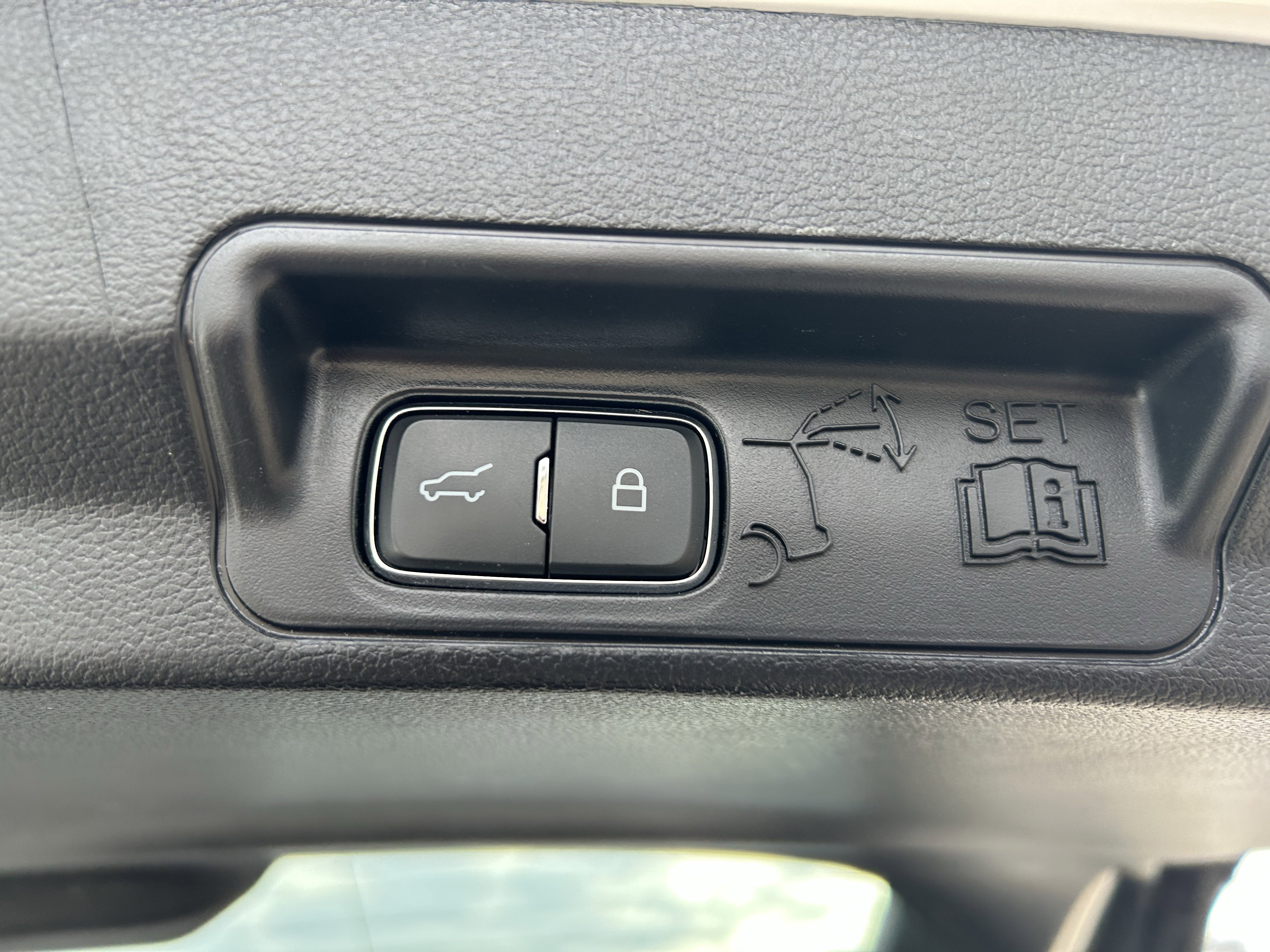 Used 2022 Ford Explorer Platinum w/ Equipment Group 601A image 28