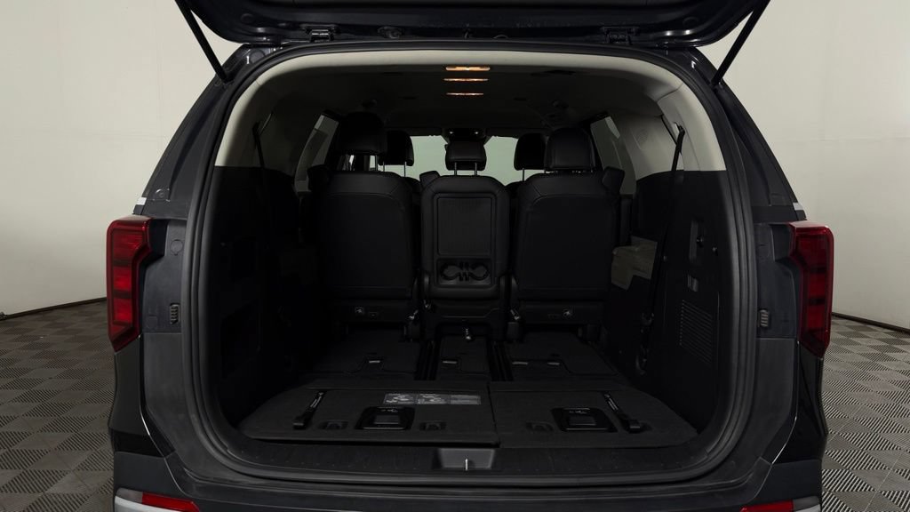 Used 2025 Kia Carnival FWD image 11