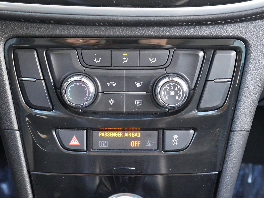 Used 2021 Buick Encore Preferred AWD/4WD image 22