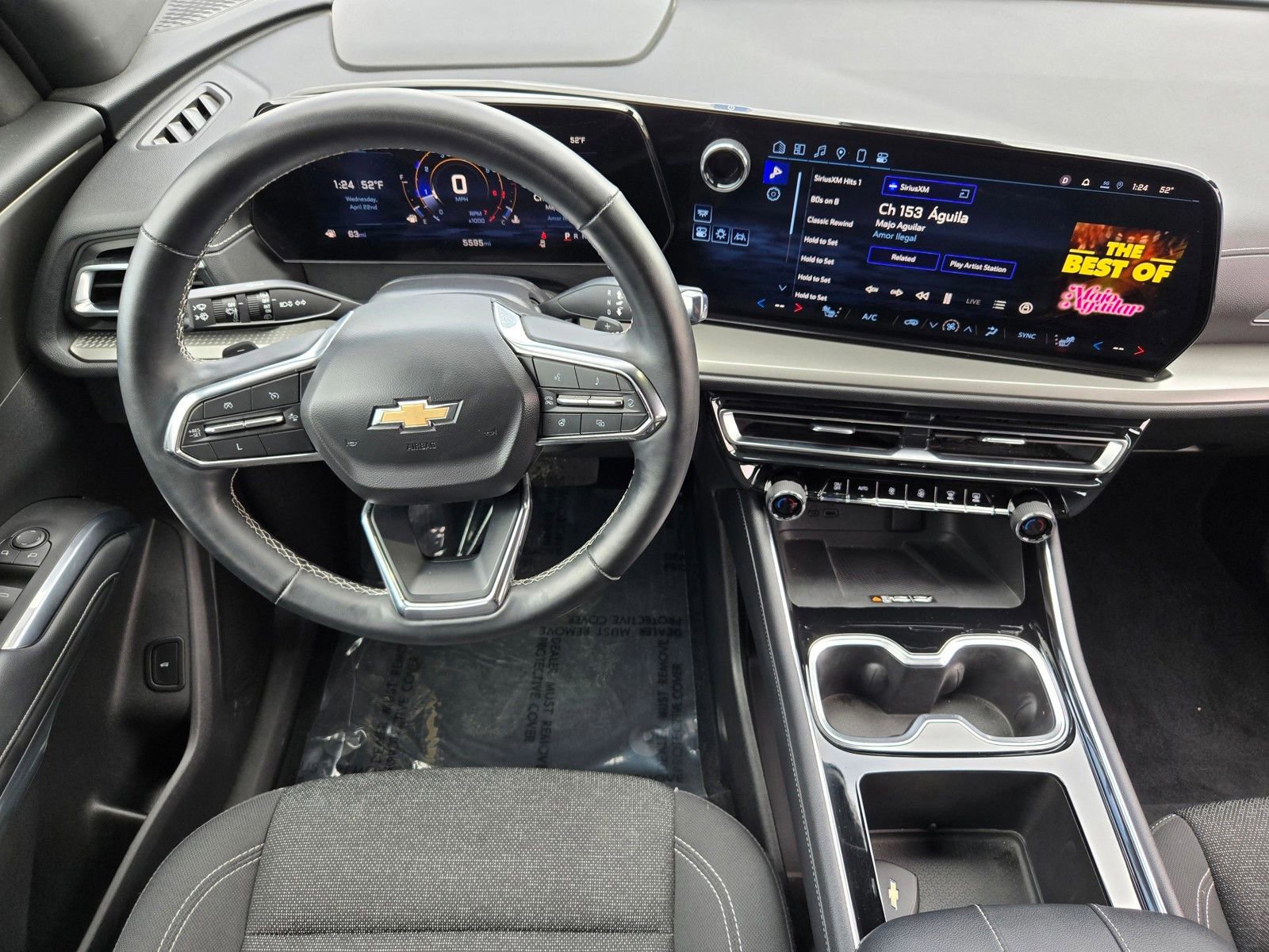 Used 2025 Chevrolet Traverse LT FWD image 11