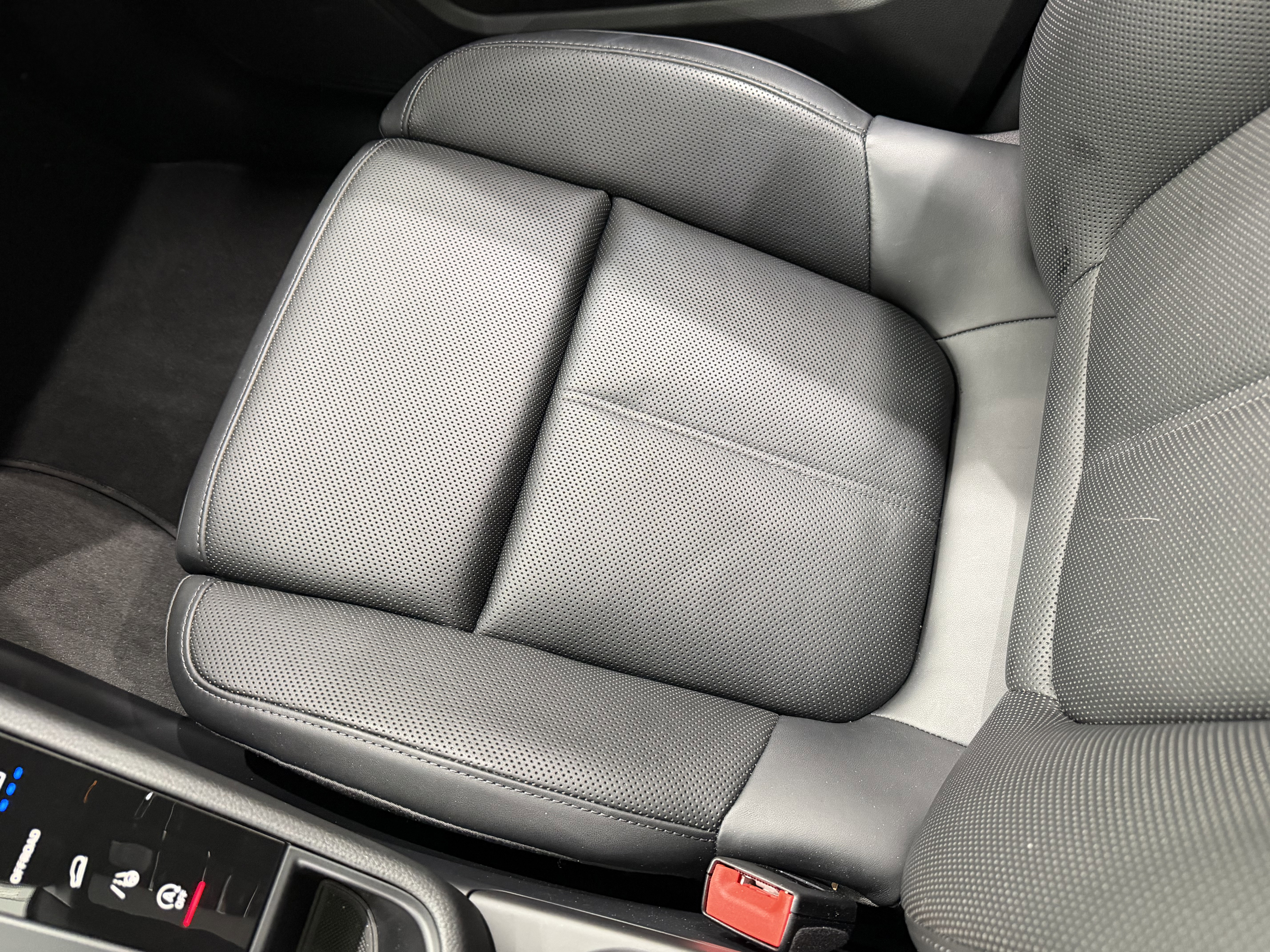 Certified 2025 Porsche Macan image 54