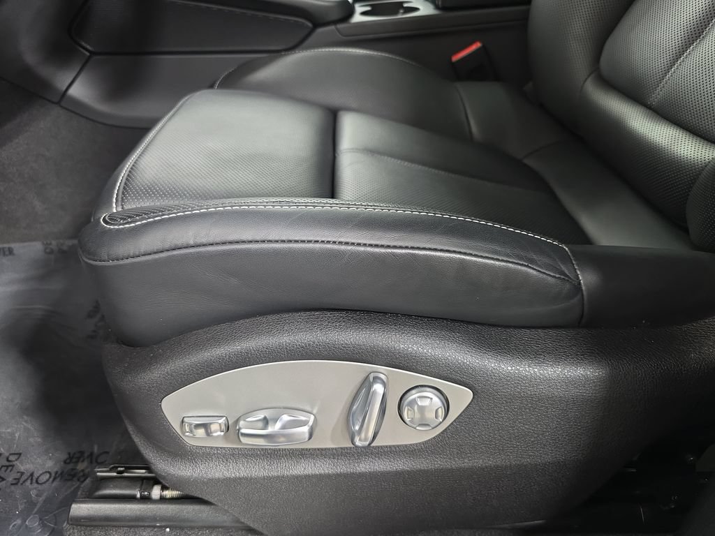 Certified 2025 Porsche Macan S AWD/4WD image 23