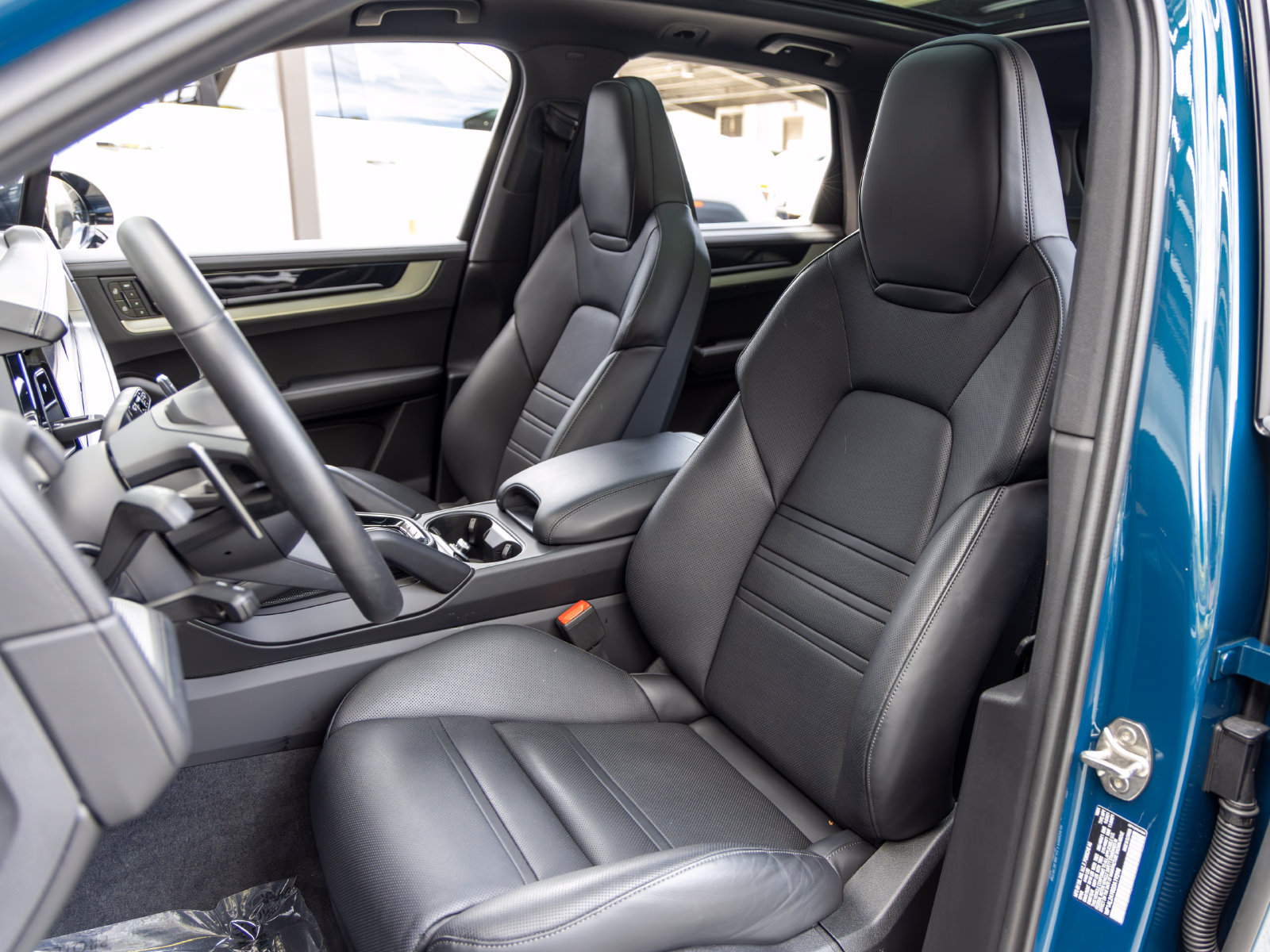 Certified 2025 Porsche Cayenne S AWD/4WD image 5