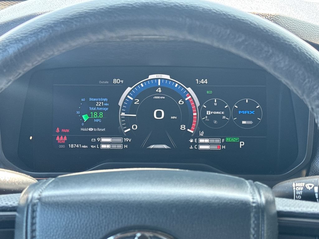 Used 2025 Toyota Tundra Limited AWD/4WD image 18