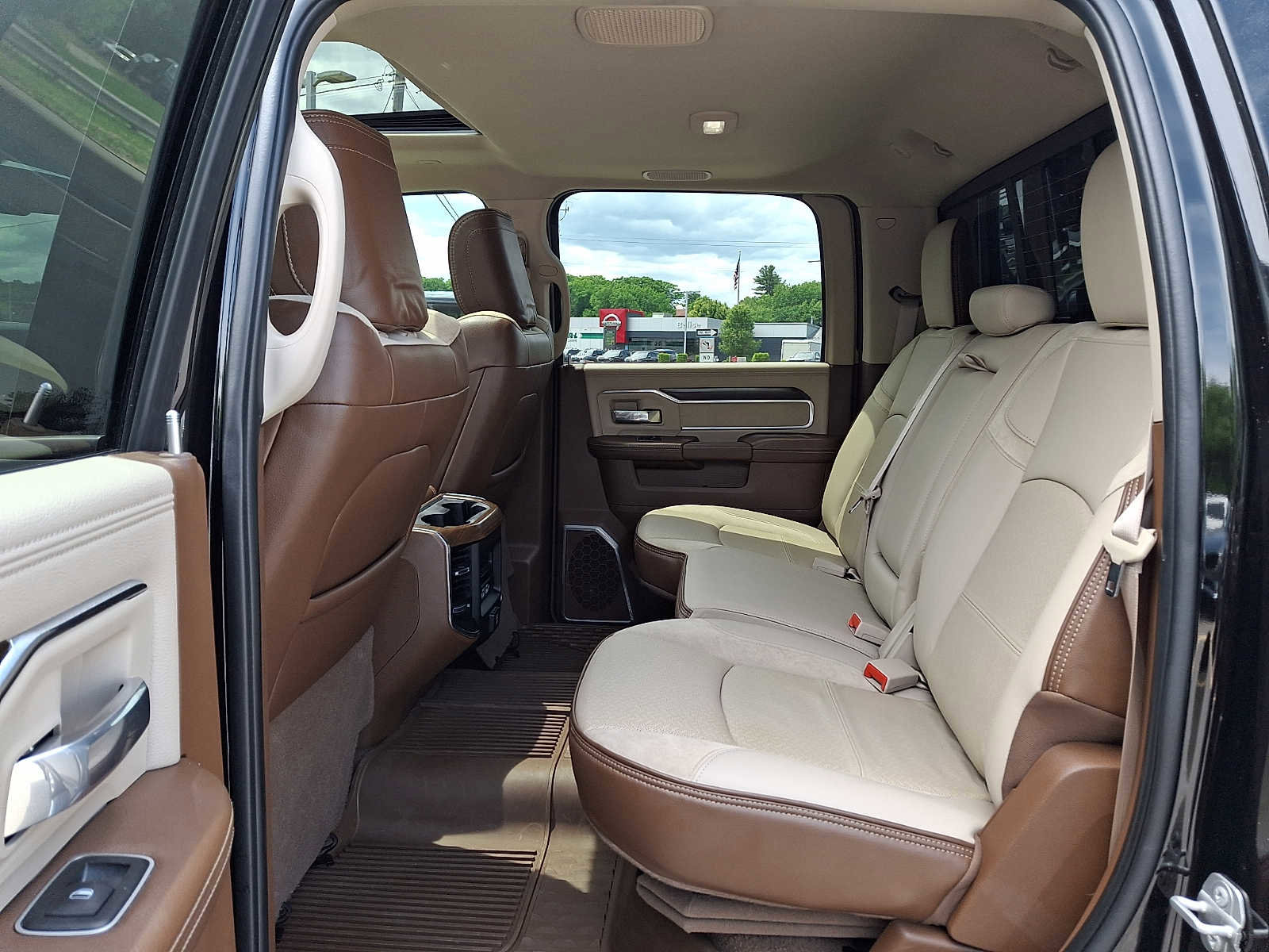Used 2022 RAM 3500 Laramie AWD/4WD image 10