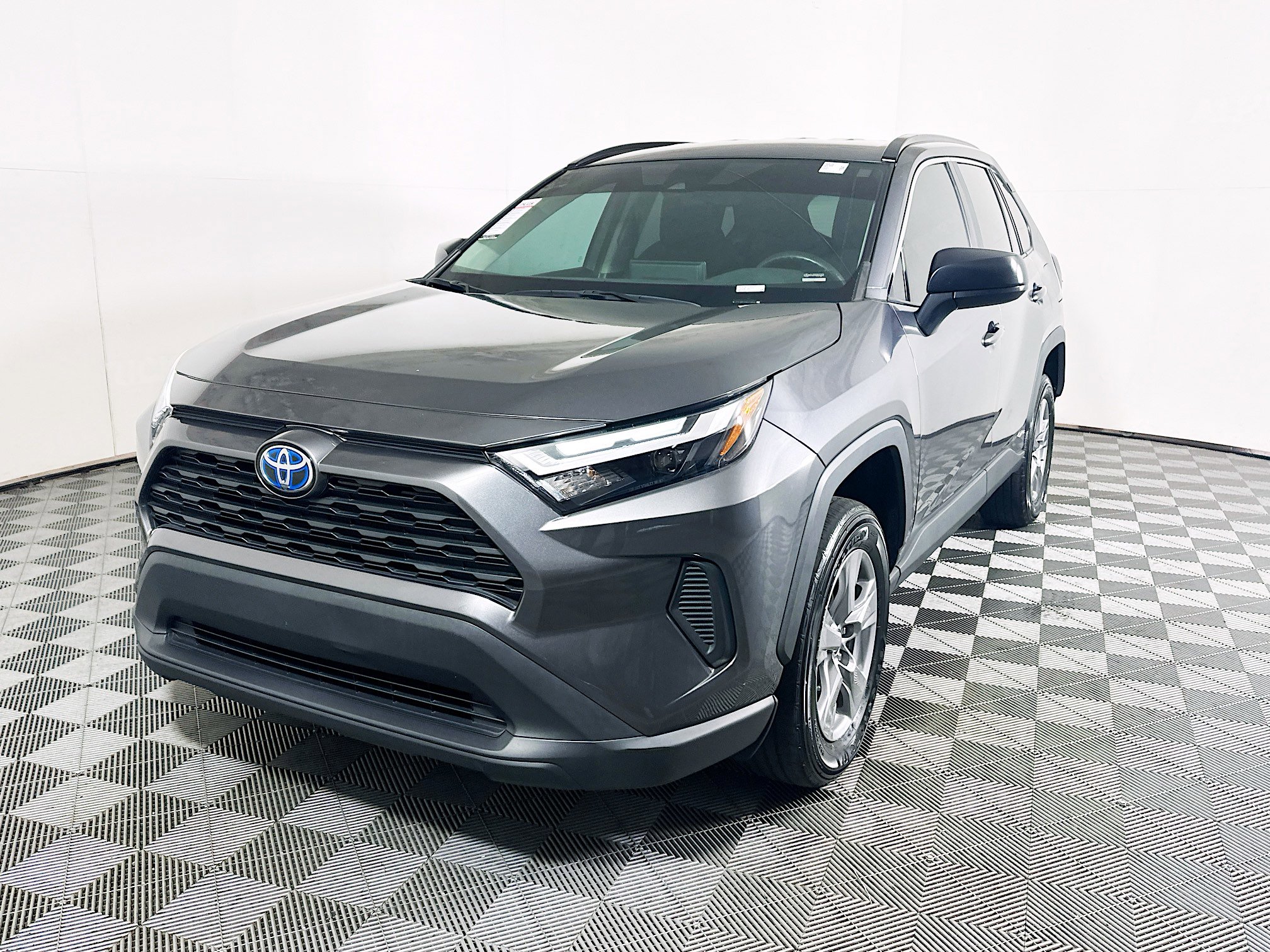 Used 2024 Toyota RAV4 LE AWD/4WD image 7