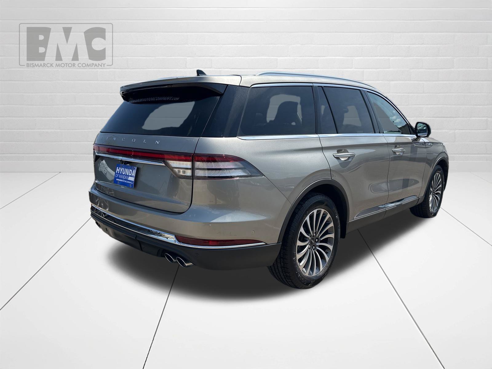 Used 2023 Lincoln Aviator Reserve w/ Equipment Group 201A AWD/4WD image 3