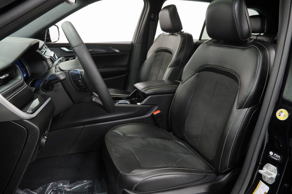 Certified 2023 Jeep Grand Cherokee Altitude image 15