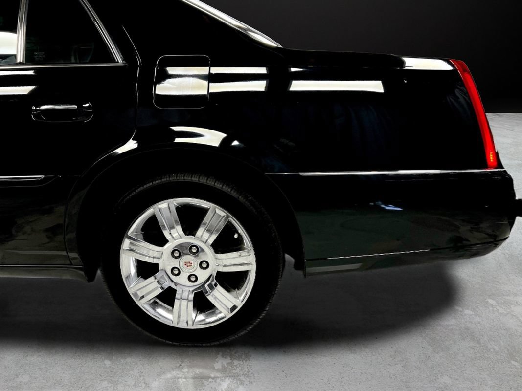 Used 2011 Cadillac DTS Platinum FWD image 13