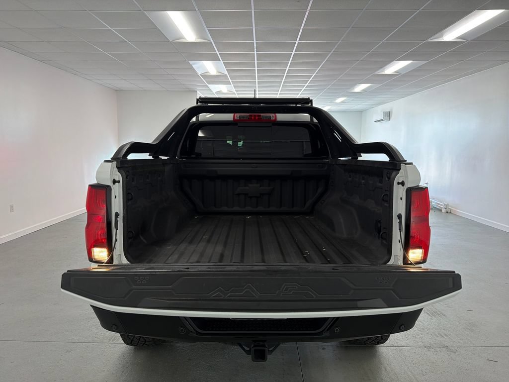 Used 2025 Chevrolet Colorado ZR2 w/ Midnight Edition AWD/4WD image 8
