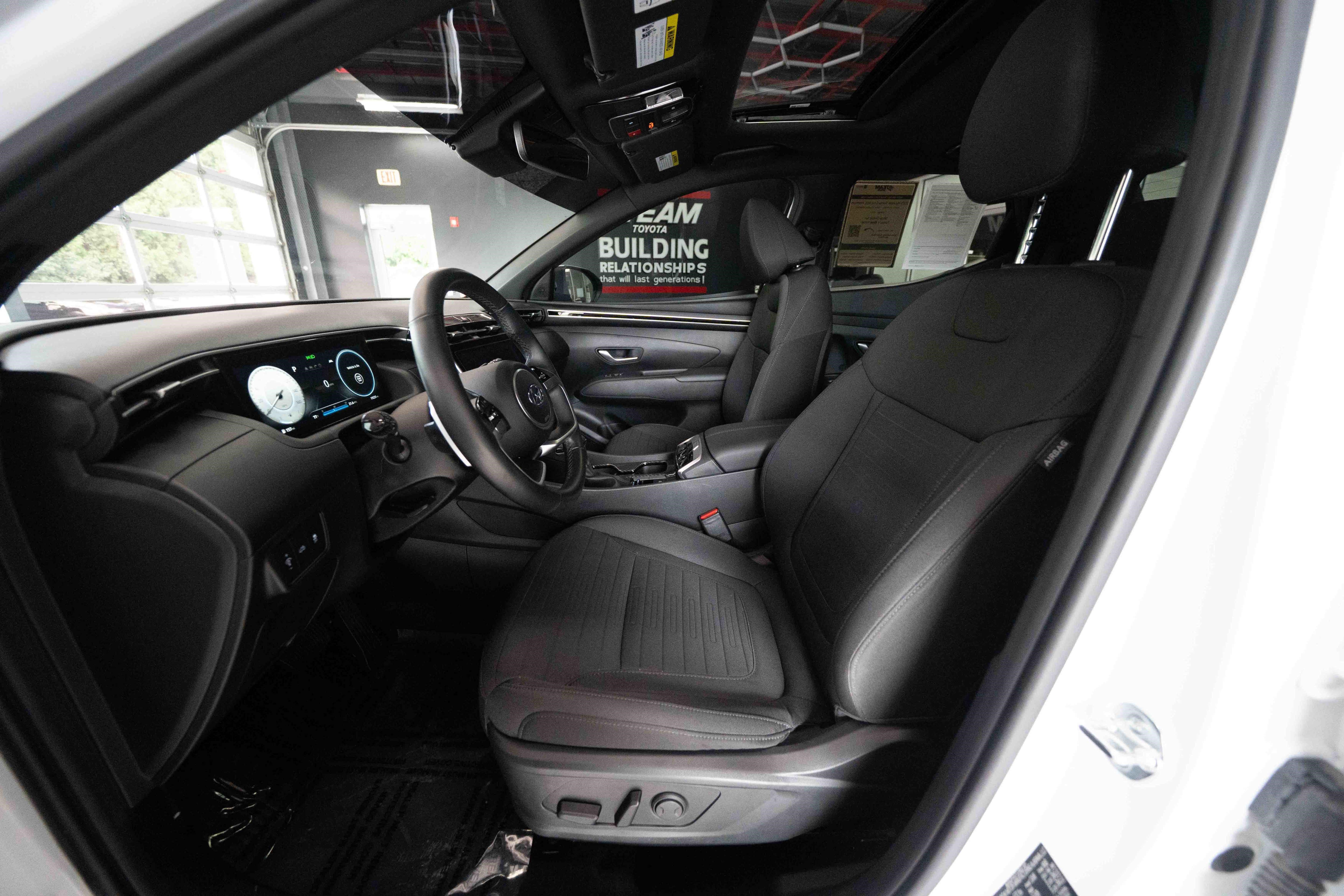 Used 2023 Hyundai Santa Cruz SEL Premium AWD/4WD image 9