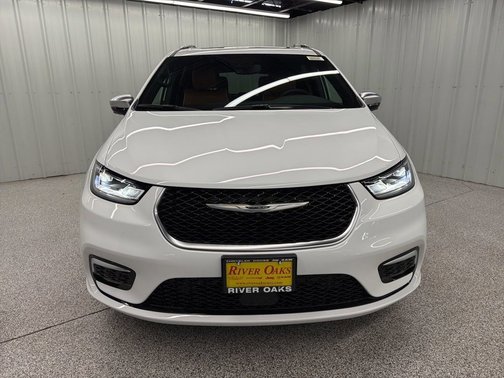 New 2026 Chrysler Pacifica Pinnacle image 2