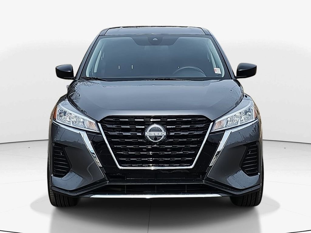 Used 2025 Nissan Kicks Play S video 2