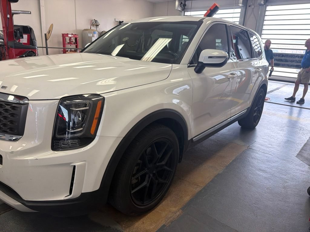 Used 2020 Kia Telluride LX AWD/4WD image 5
