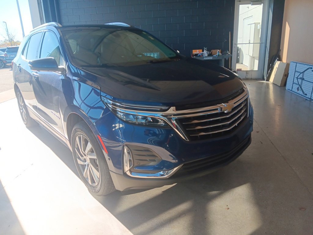 Used 2022 Chevrolet Equinox Premier AWD/4WD image 1