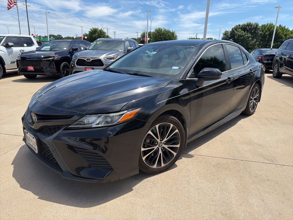 Used 2019 Toyota Camry SE FWD image 1