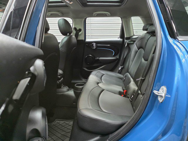 Used 2024 MINI Cooper 4-Door Hardtop FWD image 18