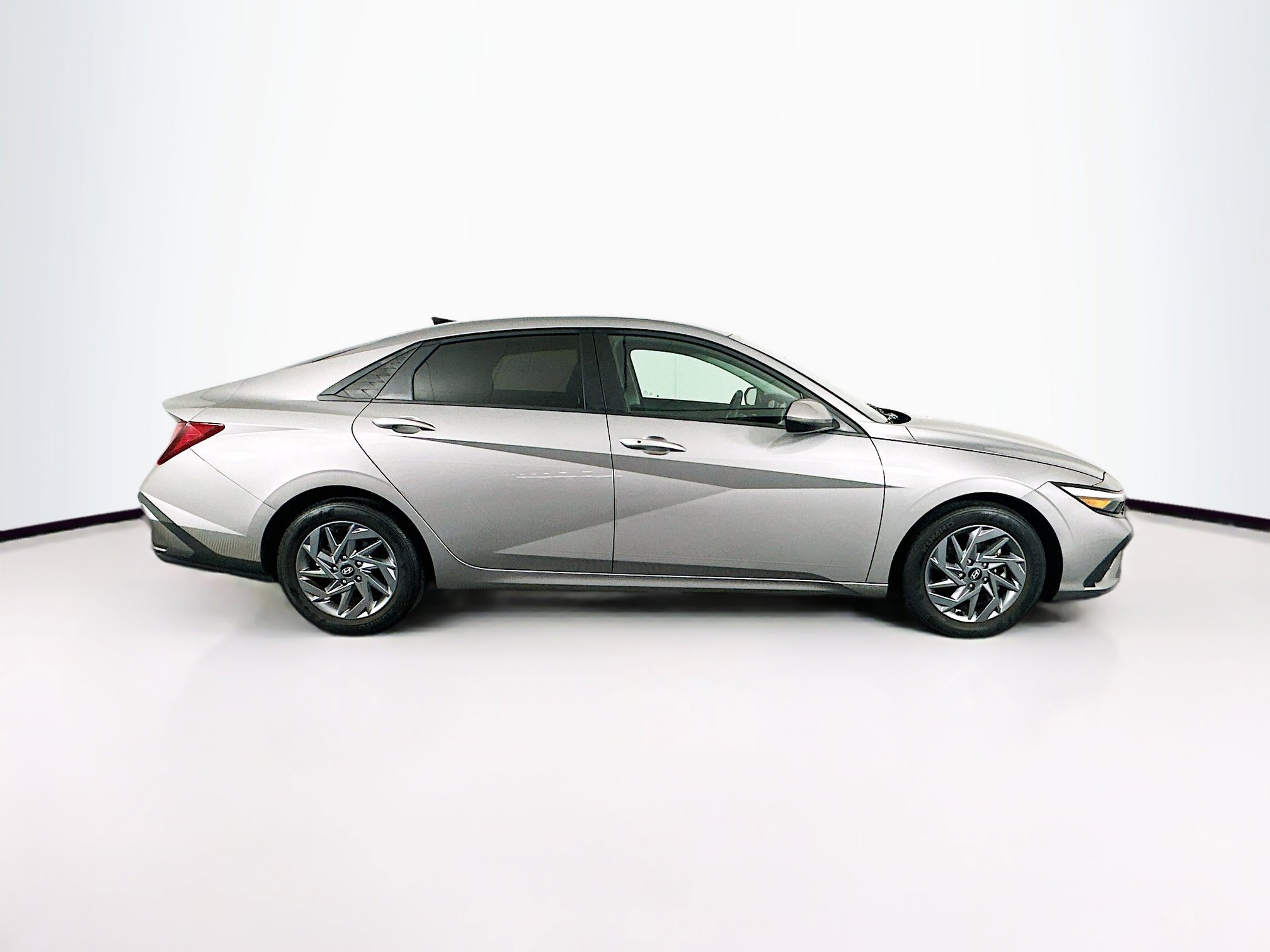 Used 2024 Hyundai Elantra SEL image 10
