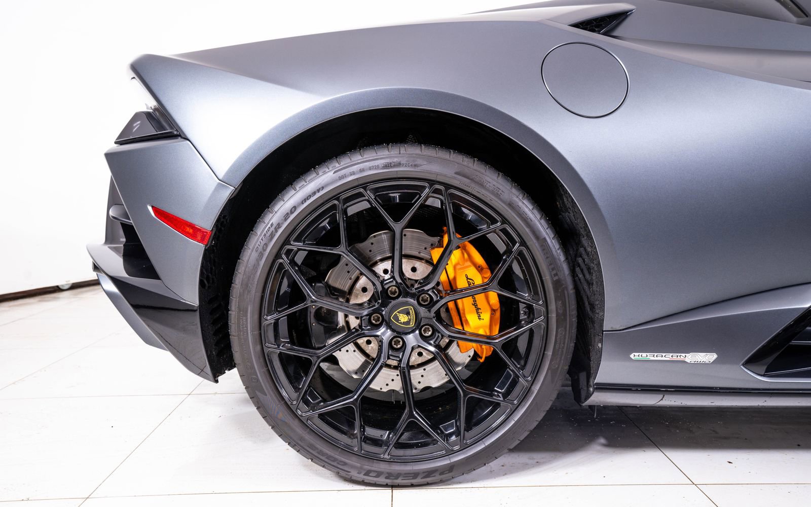 Used 2021 Lamborghini Huracan EVO image 17