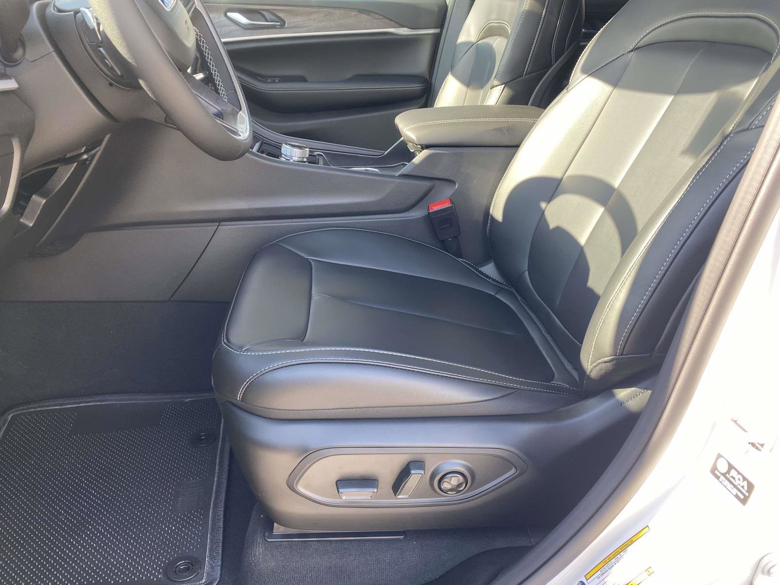 New 2025 Jeep Grand Cherokee Limited image 9