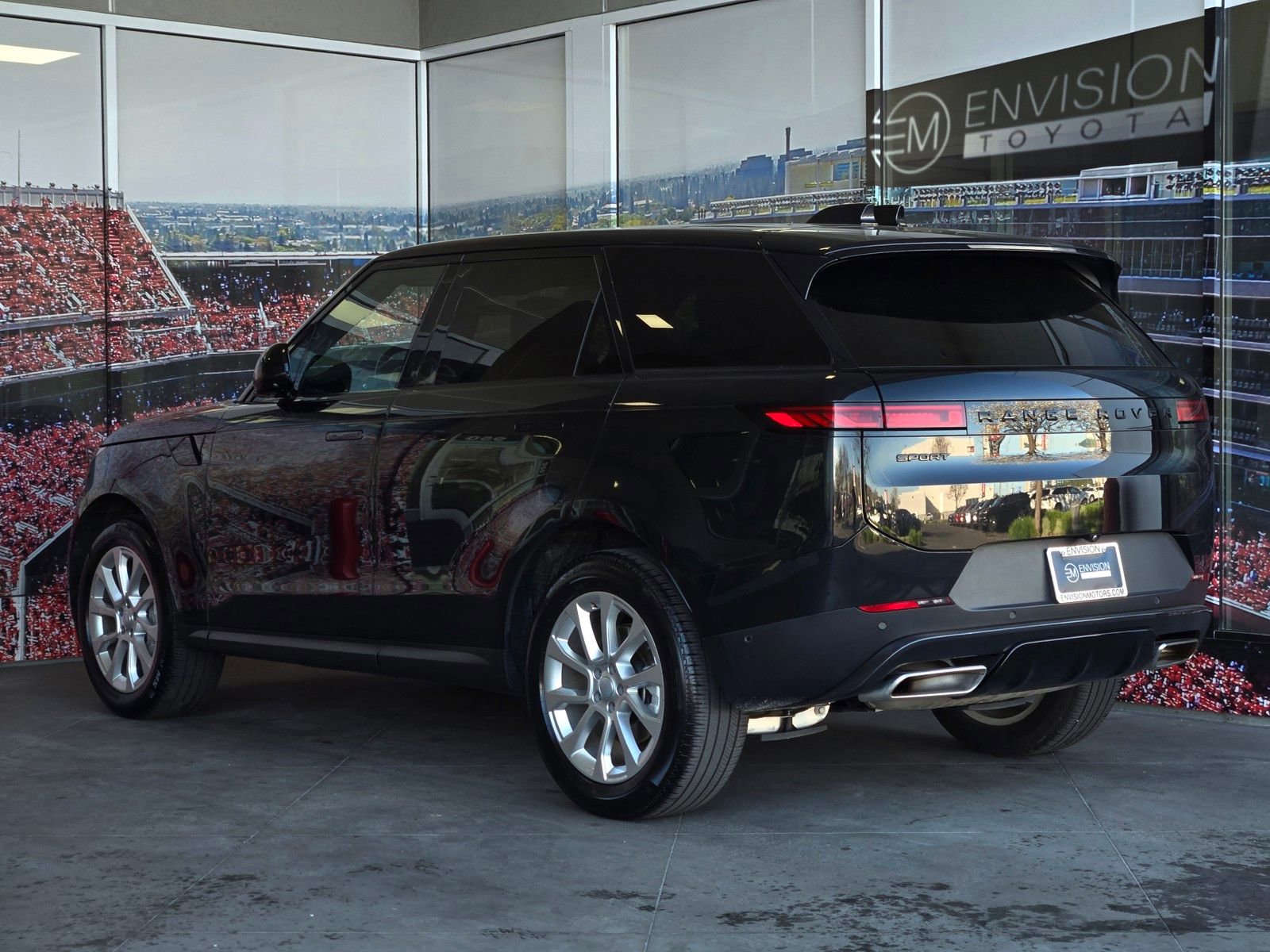 Used 2025 Land Rover Range Rover Sport SE image 6