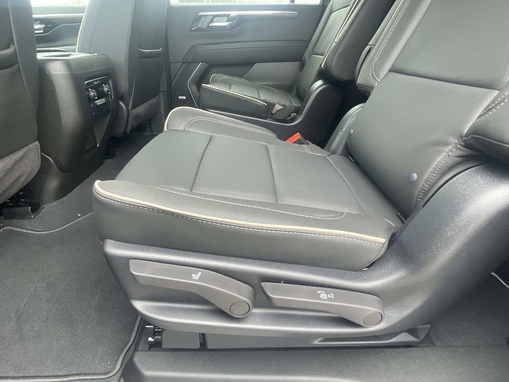 New 2026 Chevrolet Suburban Premier w/ Sun And Tow Package AWD/4WD image 14