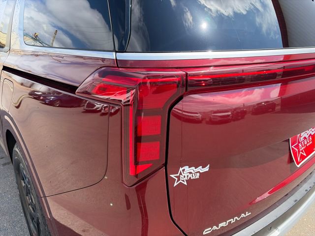 Used 2025 Kia Carnival FWD image 18