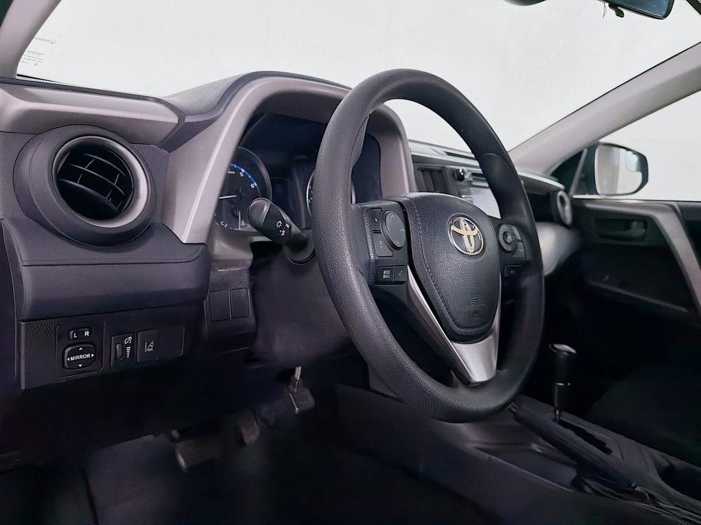 Used 2018 Toyota RAV4 LE FWD image 14