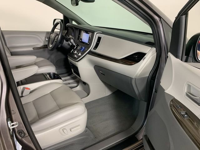 Used 2020 Toyota Sienna XLE Premium AWD/4WD image 42
