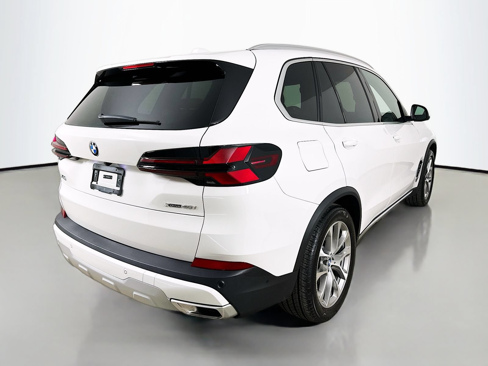 Used 2024 BMW X5 xDrive40i w/ Parking Assistance Package AWD/4WD image 5