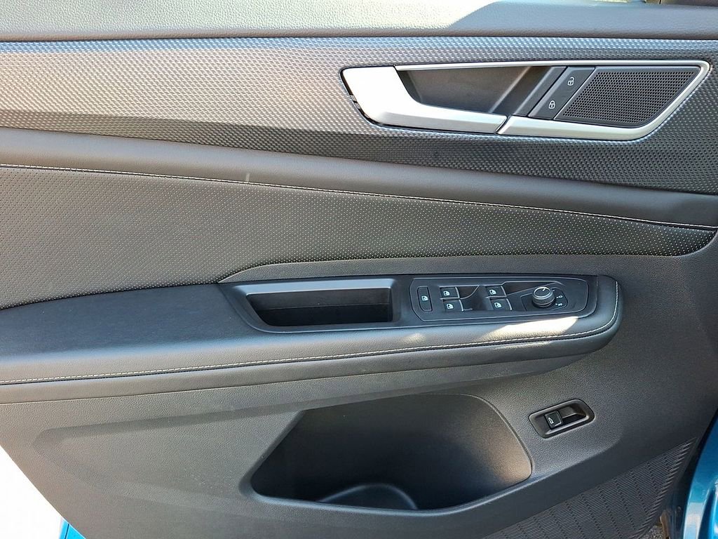 Used 2024 Volkswagen Atlas Cross Sport SEL R-Line image 10