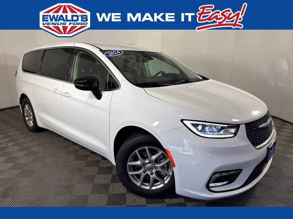 Used 2024 Chrysler Pacifica Touring-L FWD image 1