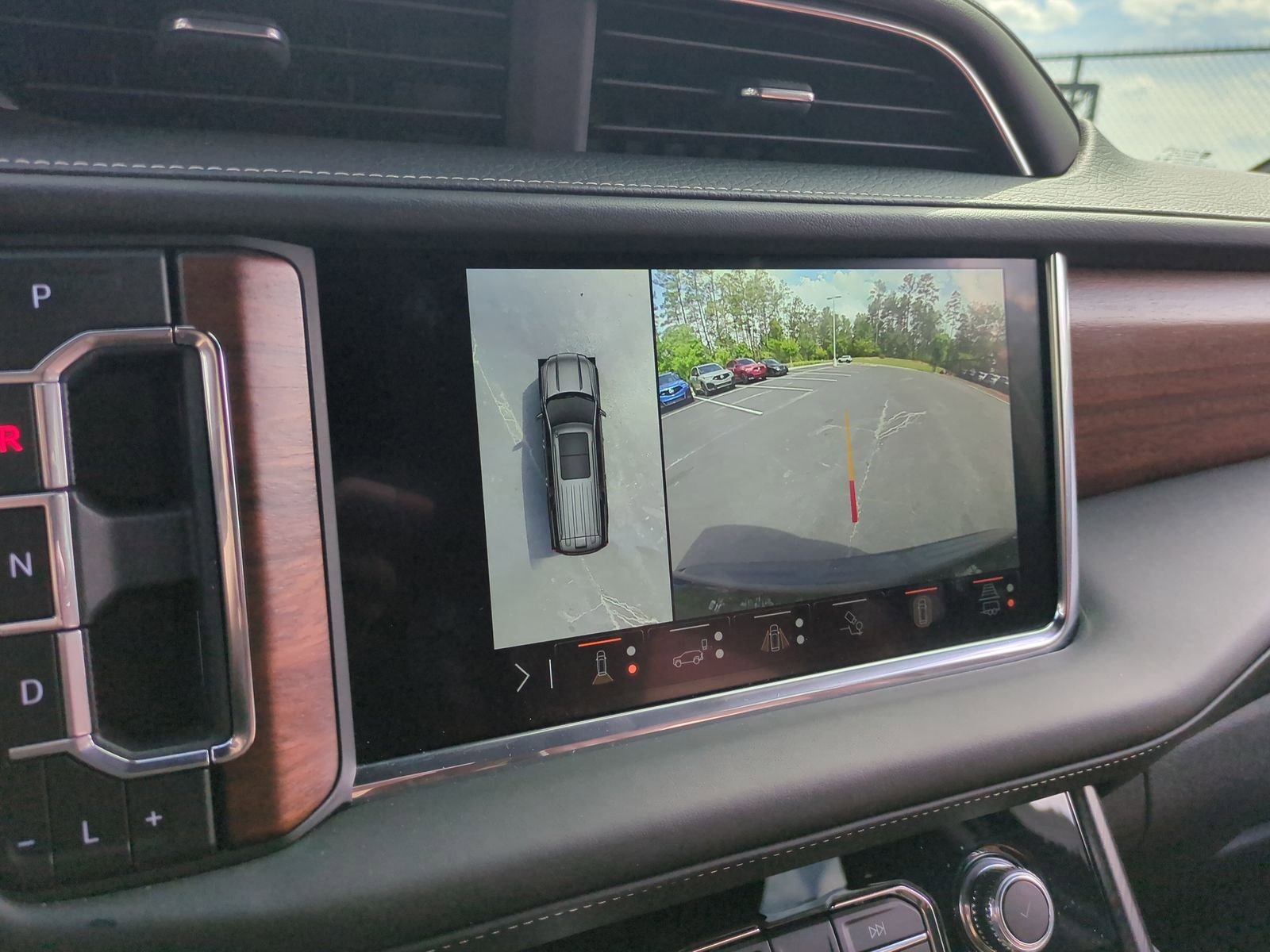 Used 2023 GMC Yukon Denali Ultimate AWD/4WD image 24