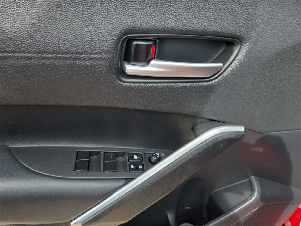 Used 2022 Toyota Corolla Cross XLE image 13