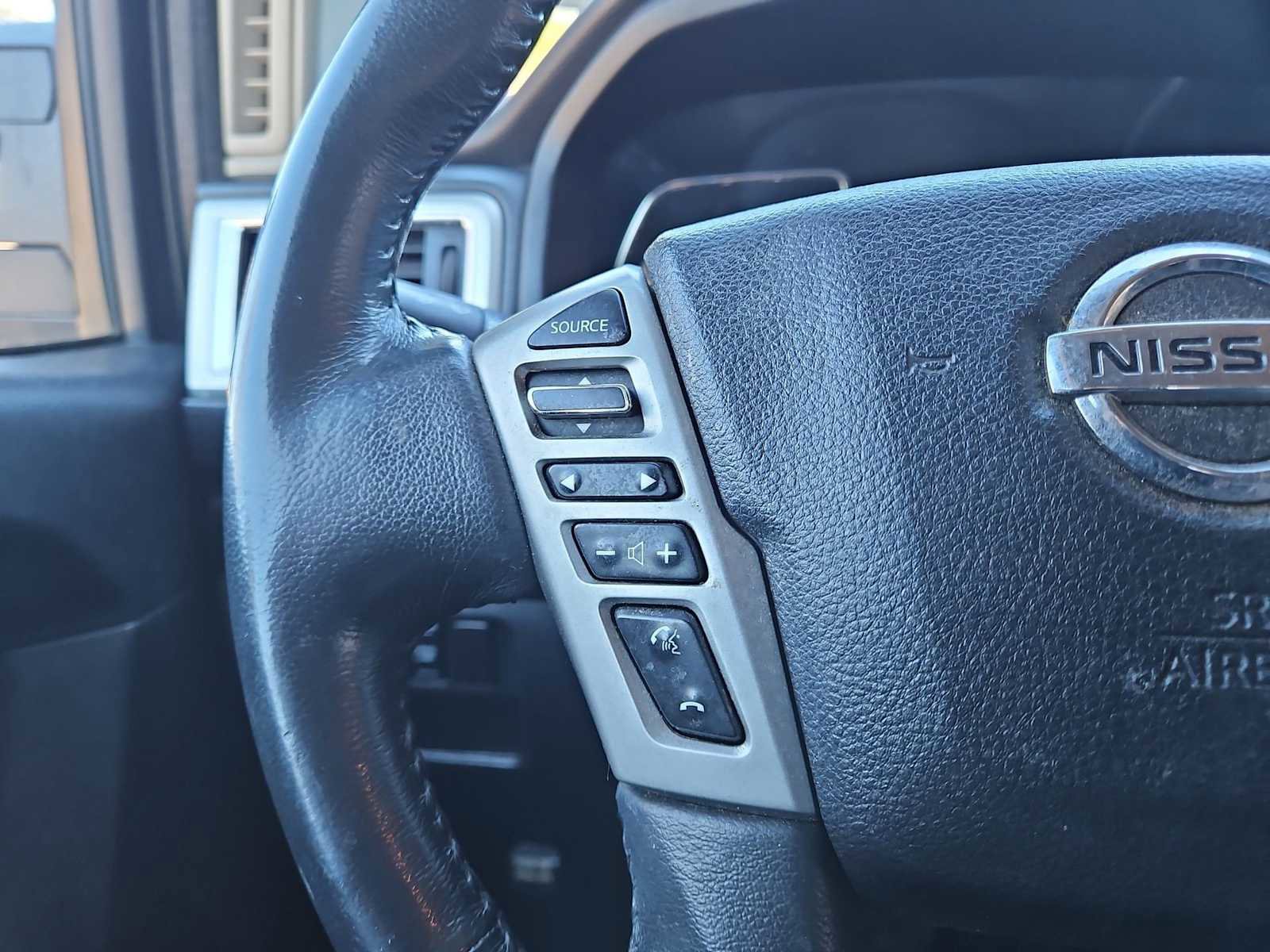 Used 2017 Nissan Titan SV image 22