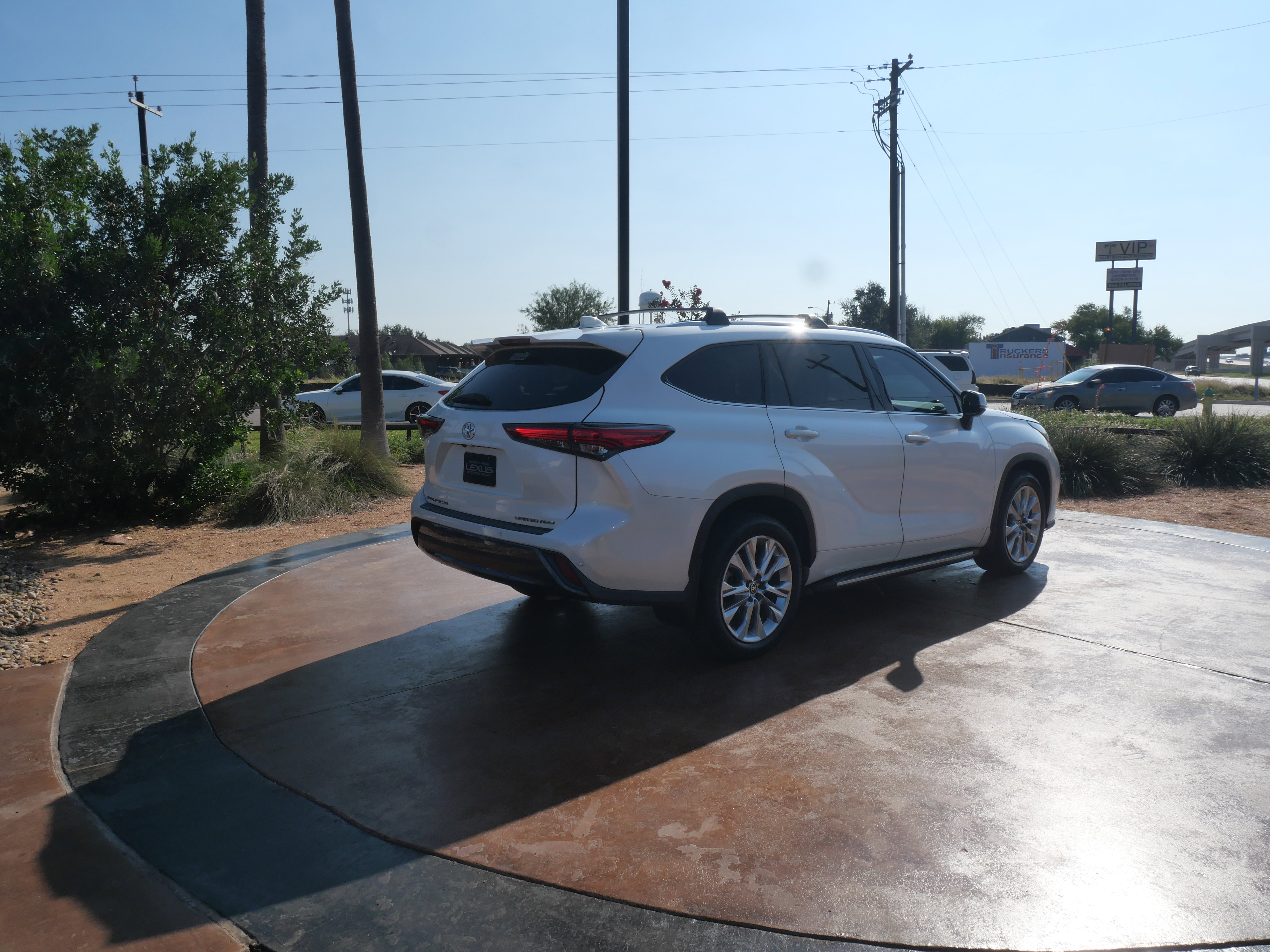 Used 2021 Toyota Highlander Limited video 2