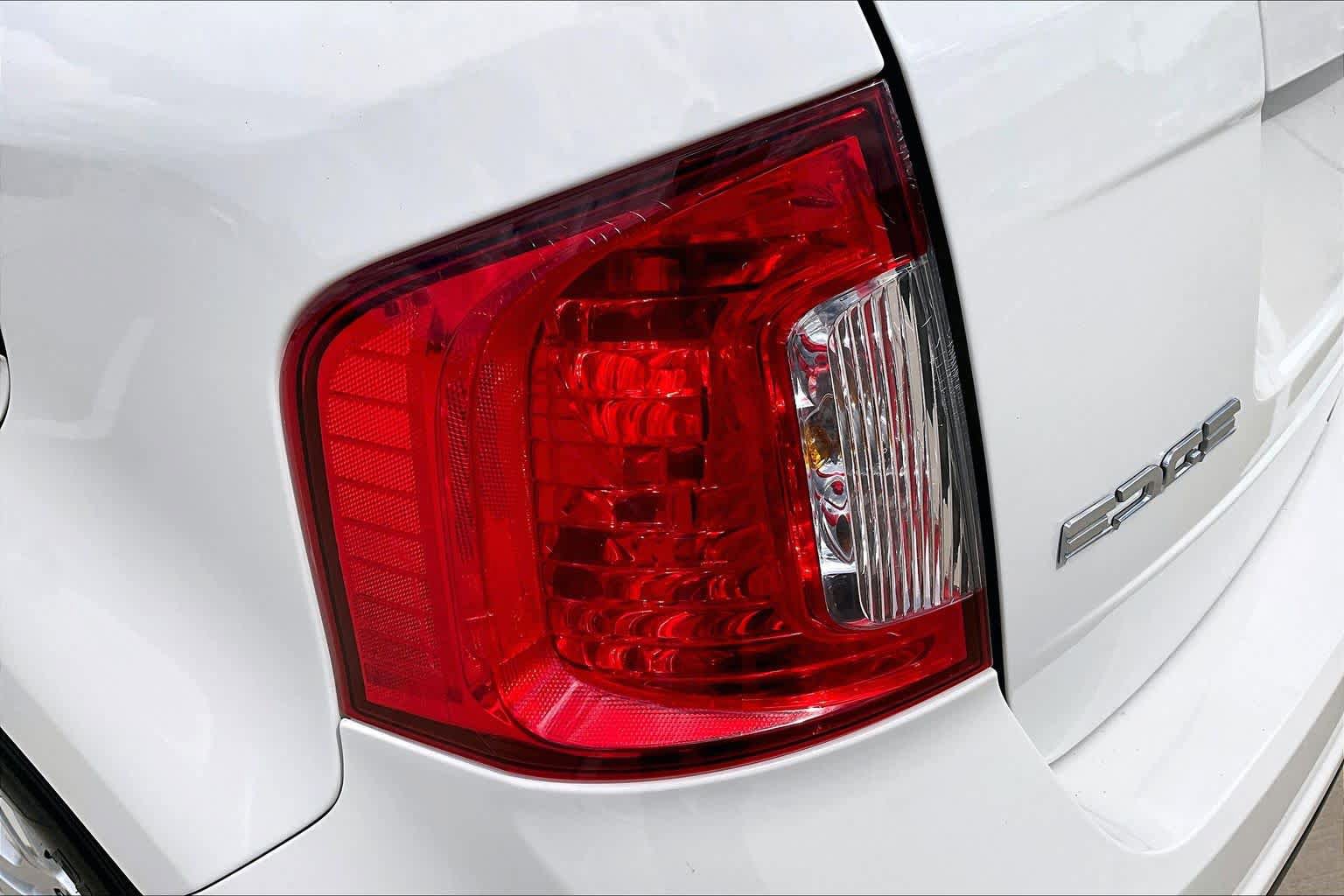 Used 2012 Ford Edge SE image 25