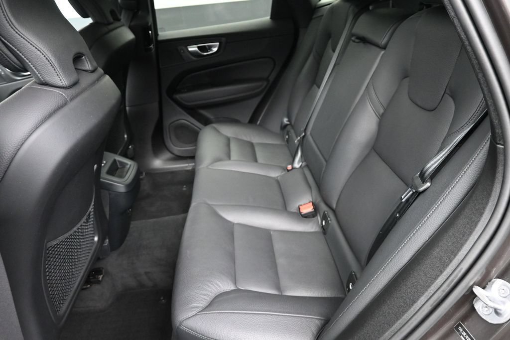 Used 2024 Volvo XC60 B5 Plus w/ Protection Package Premier AWD/4WD image 17