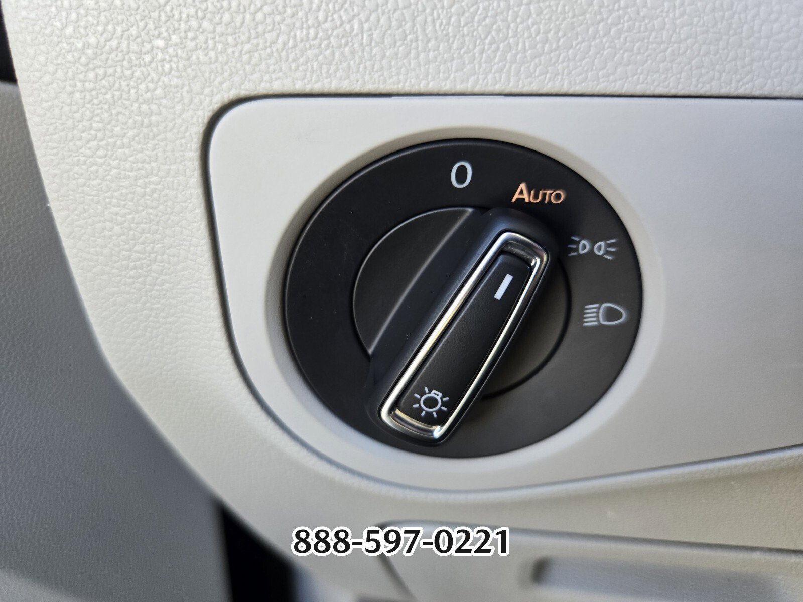 Used 2023 Volkswagen Tiguan SE image 29