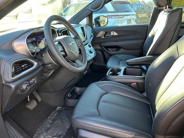New 2026 Chrysler Pacifica Select image 11