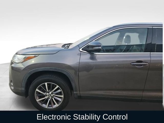 Used 2019 Toyota Highlander XLE image 16